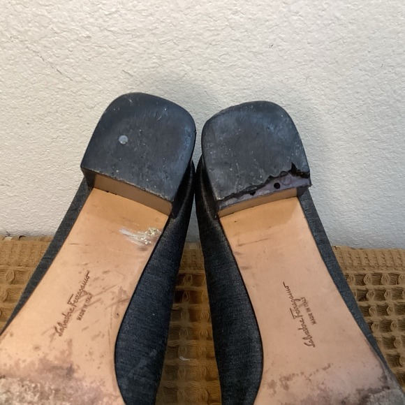 Salvatore Ferragamo Women's Sz 9 B Gray Leather Slip On Classic Pump Shoes - Picture 11 of 11